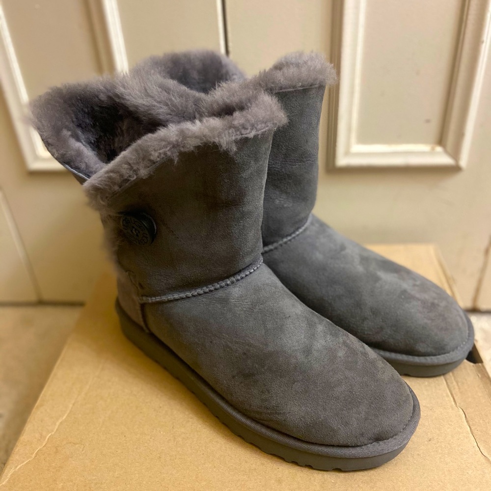 UGG Bailey Button II
